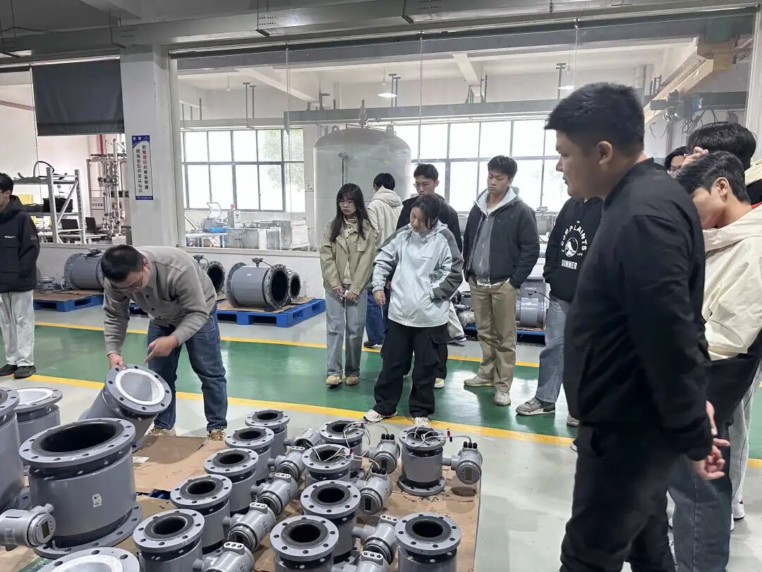 1764120845122085FF09.jpg 10003.jpg